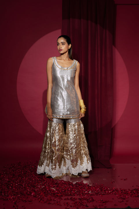 Shehzadi Sleeveless Kurta