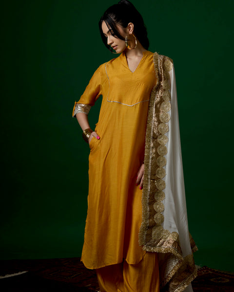 Aangan Kurta Set