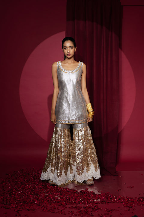 Shehzadi Sleeveless Kurta