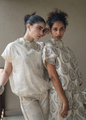 Fez Bubble Rosetta Top